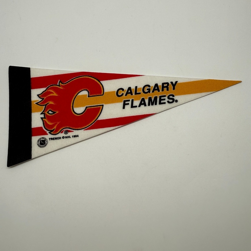 Calgary Flames Vintage 90s Trench NHL Hockey Mini Pennant 9"x4" Felt‎ Banner